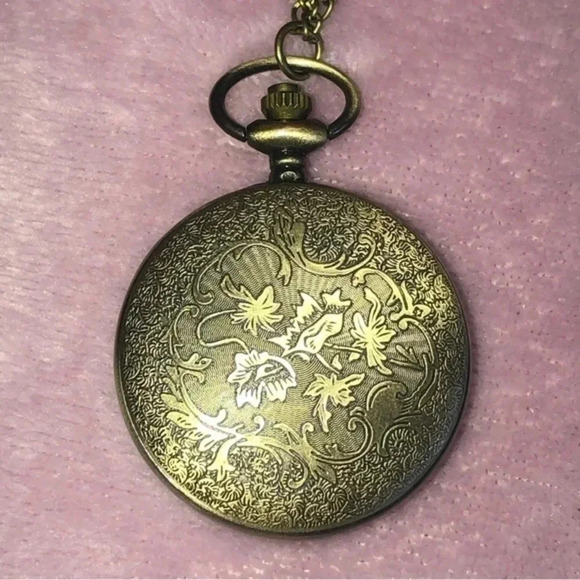 Hogwarts Coat of Arms Harry Potter Bronze Pocket Watch and Chain NWT - Picture 3 of 4